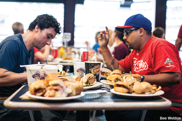chickiespetes Top Chef winner Kevin Sbraga eats at Citizens Bank Park