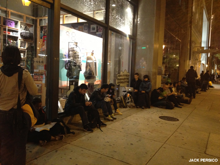 philadelphia-iphone-line Line at the Apple store in Philadelphia ahead of the iPhone launch