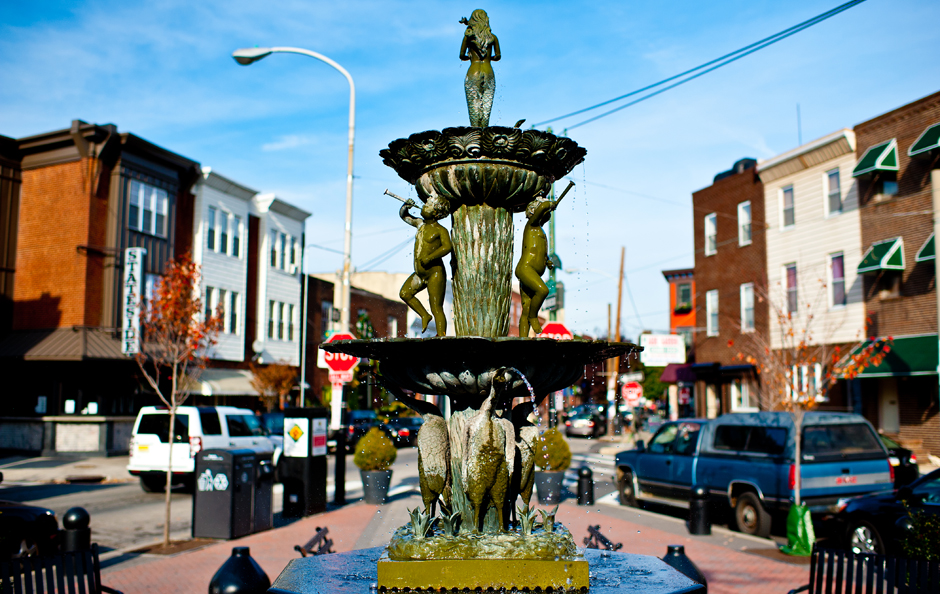 East Passyunk Avenue's eclectic collection of shops and restaurants have played a major role in improving their neighborhood's walkability. | Photo by J. Fusco for Visit Philadelphia