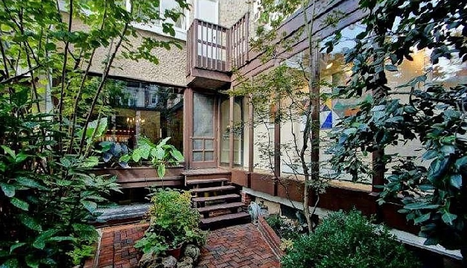 Central courtyard of 229 S Van Pelt Street, Philadelphia, PA