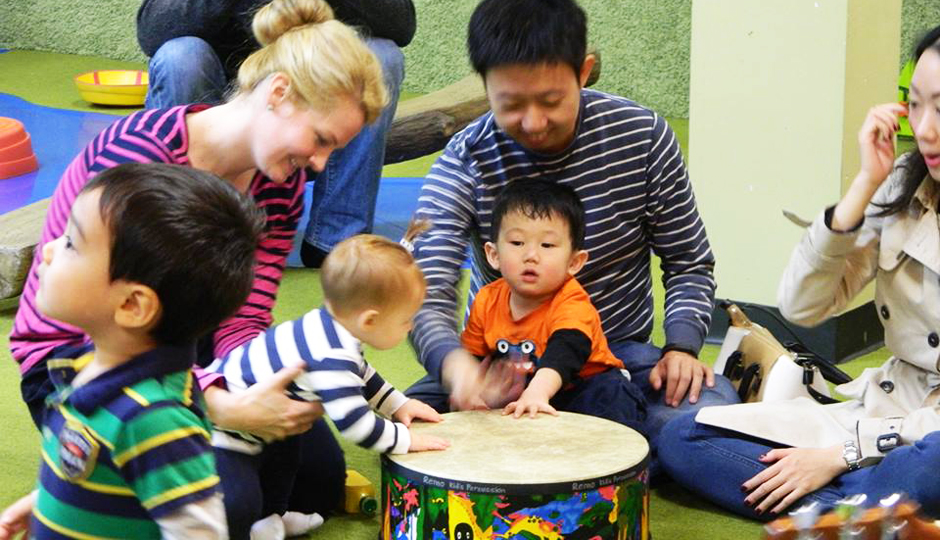 Parents and kids play at Nest / Photo via Facebook