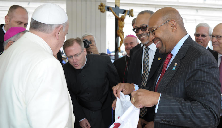 AP-mayor-michael-nutter-pope-francis-940x540