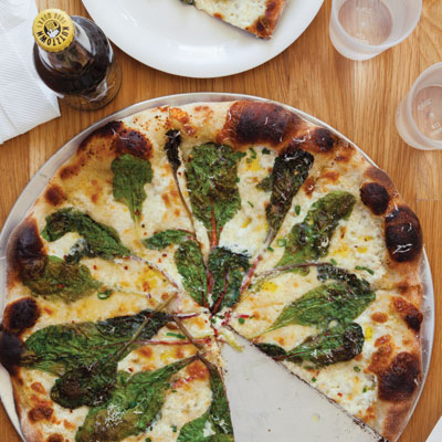 pizzeria-beddia-pizza-courtney-apple-400