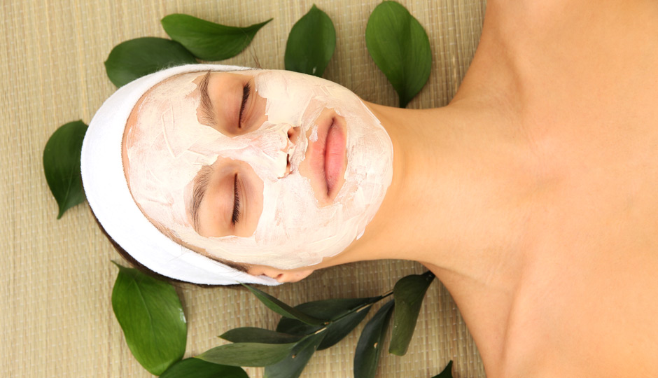 Woman-with-face-mask