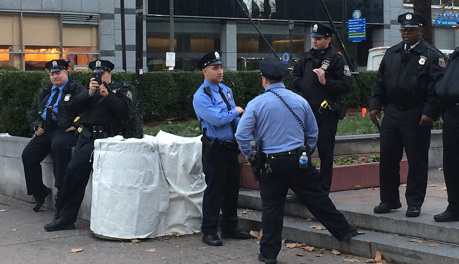 philly-cops-LOVE-park-940x540-