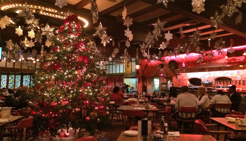 the-pub-at-christmas-940-dan-mcquade