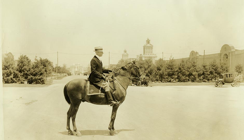 Mayor W. Freeland Kendrick inspecting the Sesquicentennial. Photo courtesy of PhillyHistory.org, a project of the Philadelphia Department of Records.