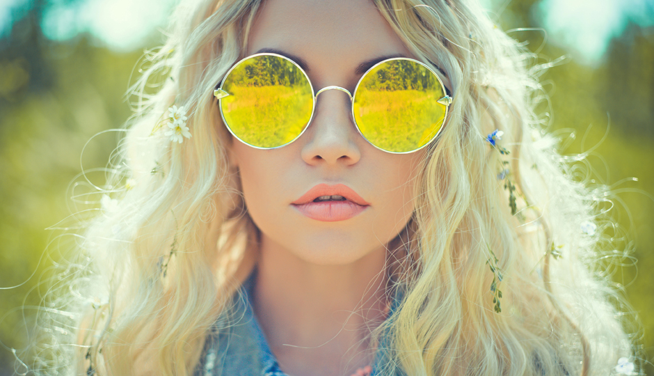 Blonde-in-sunglasses