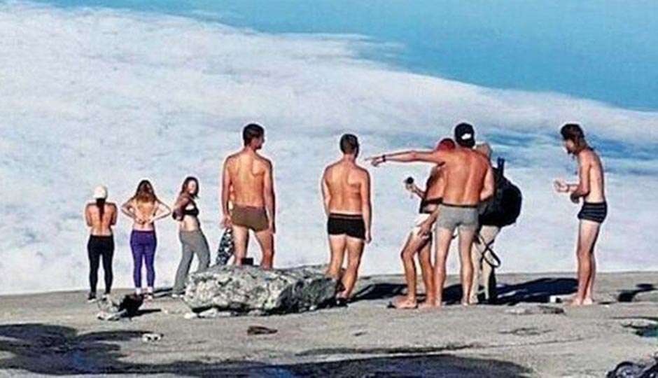 Image of the hikers that circulated on social media. 