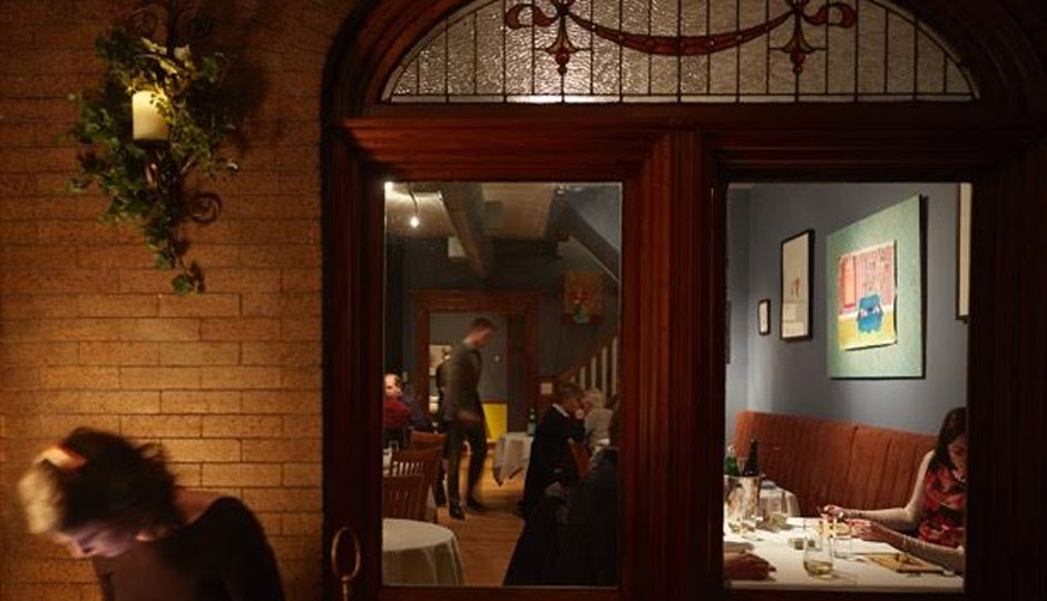 marigold-hostess-stand-940