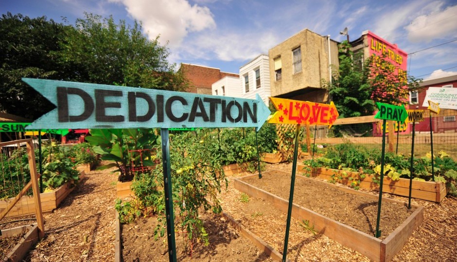 Community members painted wooden arrows made by guild carpenters to line the local garden that surrounds Ralph Brooks Park in Point Breeze, Philadelphia. (Jessie Fox/Urban Roots)