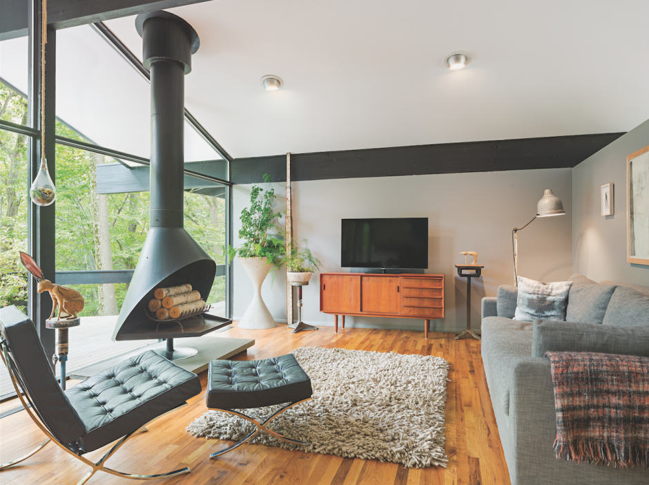 The home was originally designed by Robert McElroy in the 1960's | Photoes by Sam Oberter
