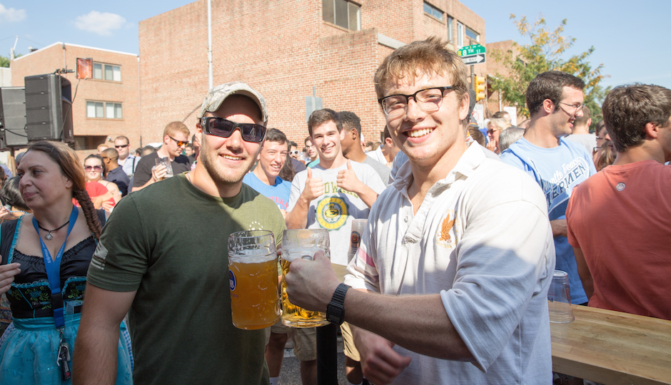 After almost 11 minutes a champion was crowned. Joe Heyob won himself a Year of Beer at Brauhaus Schmitz.
