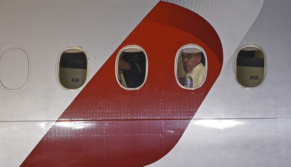 Pope Francis looks out the window a plane as he prepares to depart Philadelphia International Airport in Philadelphia, Sunday, Sept. 27, 2015, on his way back to Rome. Pope Francis wrapped up his 10-day trip to Cuba and the United States on Sunday. (AP Photo/Susan Walsh)