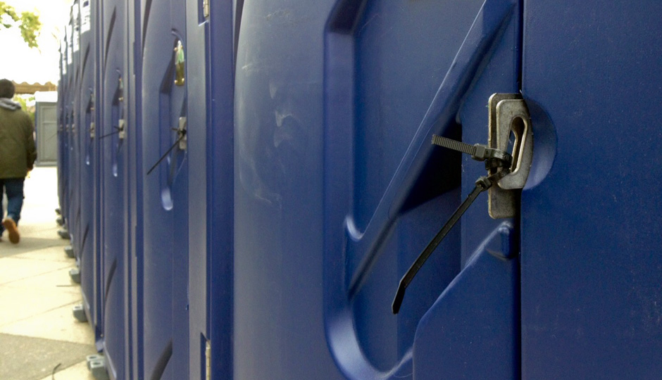 portapotties_facepalm