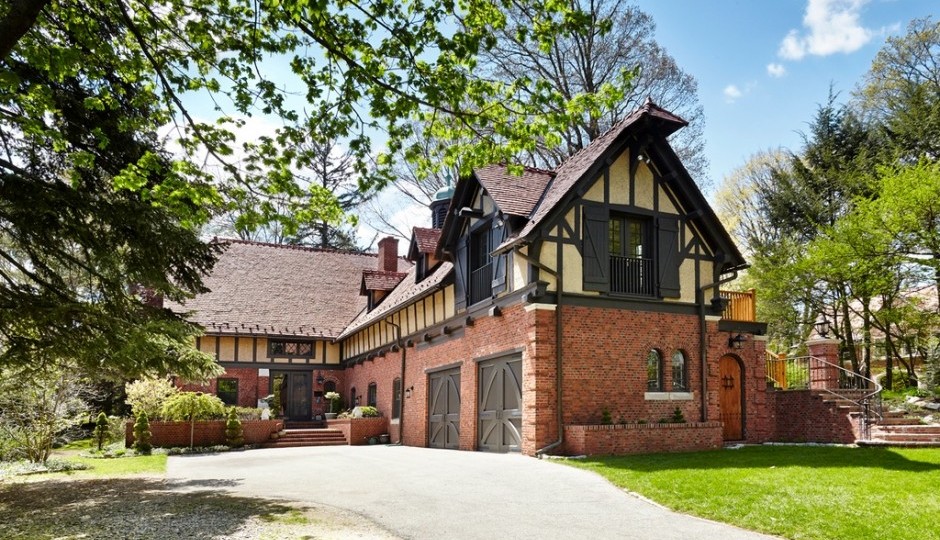 The carriage house dates back to 1898. TREND images via Kurfiss Sotheby's International Realty