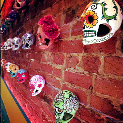 La-Casa-de-tu-Madre-skulls-400