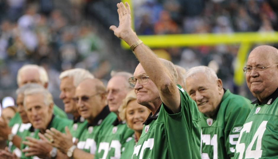 Maxie Baughan at the Eagles' 2010 ceremony honoring the 1960 NFL Championship team. (Photo courtesy of USA Today Sports)