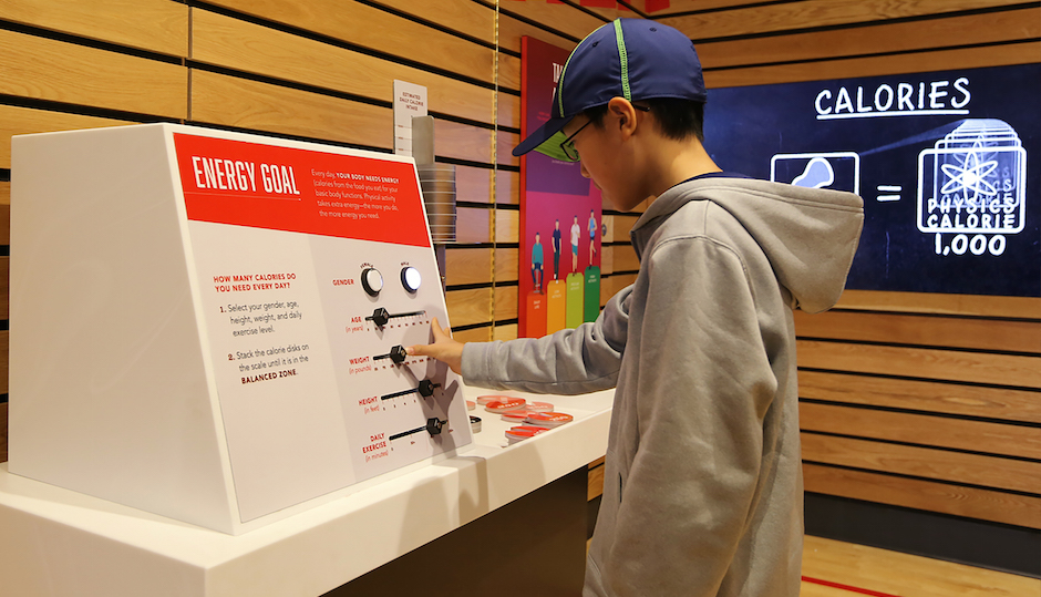 Kid testing out the Calorie Counter at SportsZone