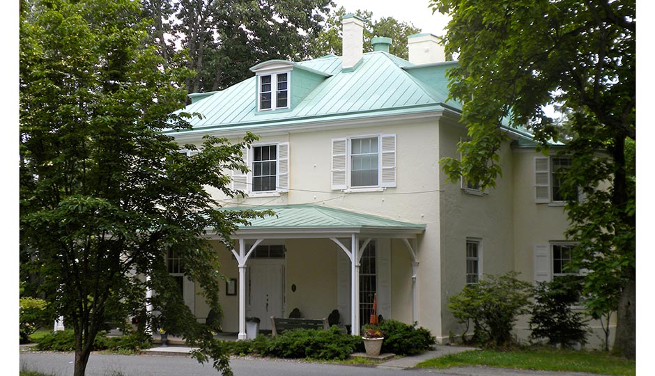 Chamounix. "Chamounix" by Smallbones - Own work. Licensed under Public Domain via Wikimedia Commons.