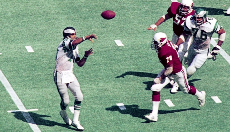 Philadelphia Eagles quarterback Mike Boryla throws a pass against the St. Louis Cardinals in 1974. (USA Today Sports)