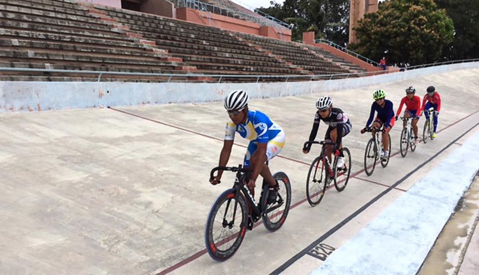Lisa Nutter leads the pace line in Havana. Photo | Fuji Bikes