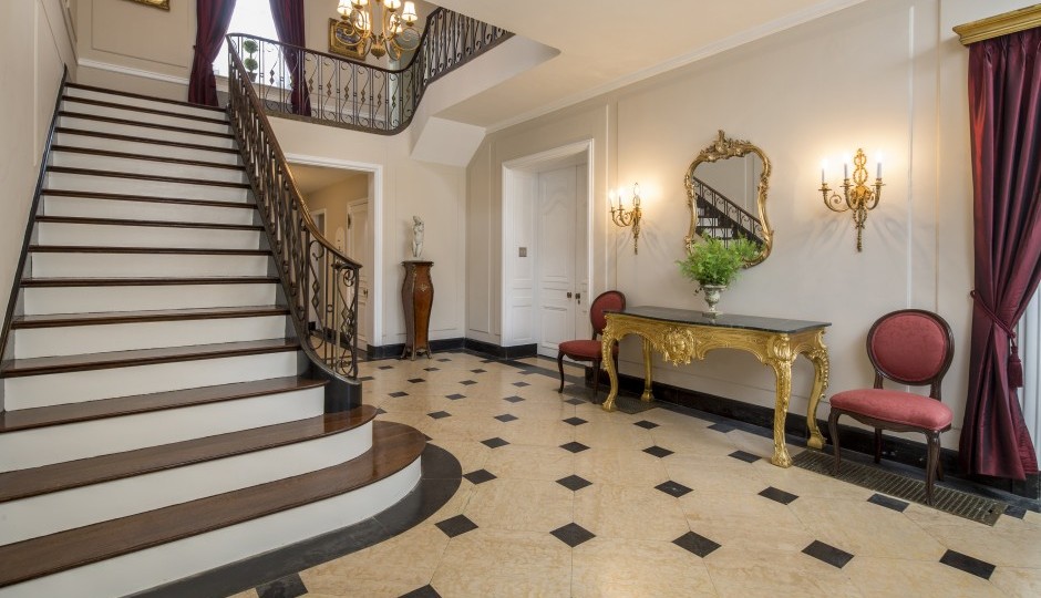 The entrance hall at 429 Ashbourne Rd., Elkins Park, Pa. 19027