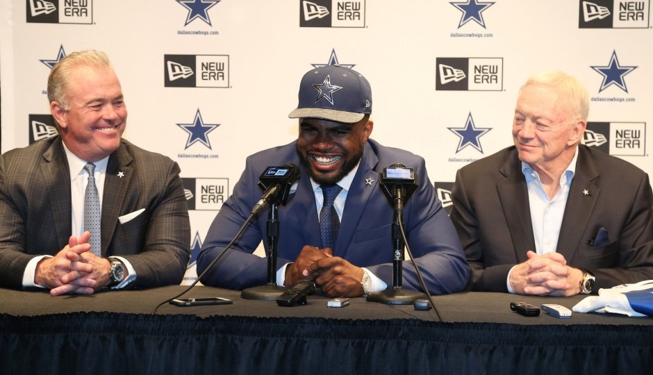 Stephen Jones, Ezekiel Elliott, Jerry Jones (USA Today Sports)