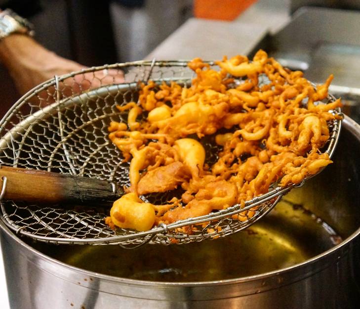 maryland crab, malt vinegar, funnel cake - Maryland lump blue crab, malt vinegar powder, dehydrated scallion and lemon, funnel cake