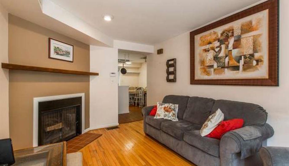 336 Pemberton: Living room