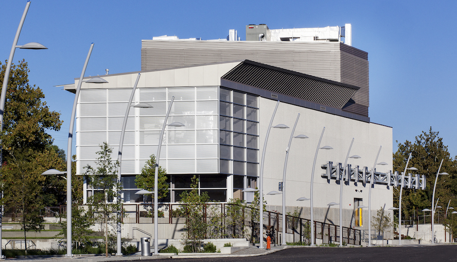 The Venice Island Performing Arts and Recreation Center, one of this year's Rouse Award winners, is at once a stormwater management facility and a community recreational and cultural asset. | Photo by BKP, courtesy ULI Philadelphia