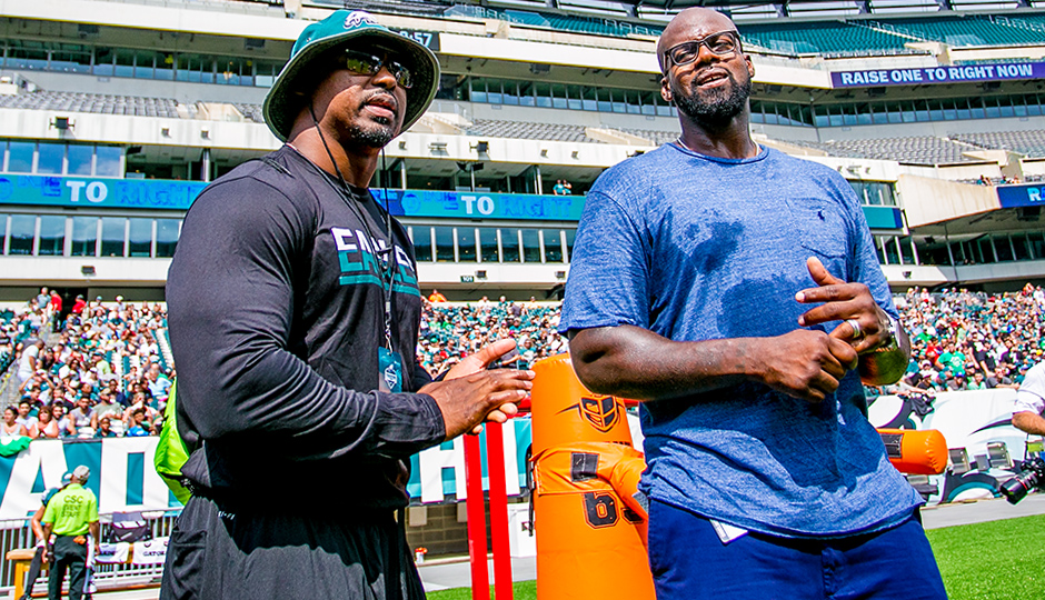 Brian Dawkins and Tra Thomas. (Jeff Fusco)