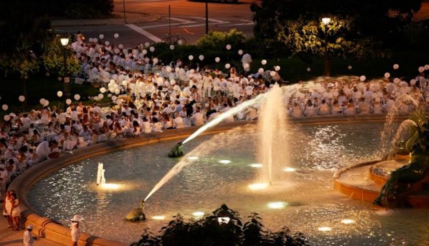 The first Diner en Blanc in Philly was at Logan Circle. Photo by Georgi Anastasov