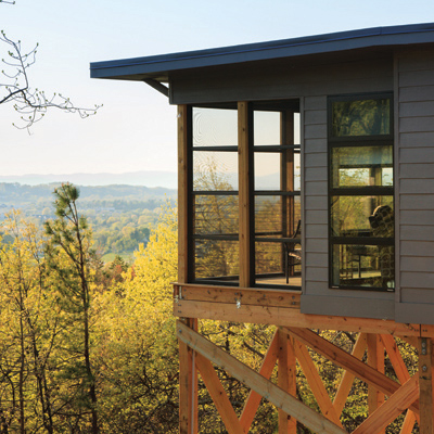 A treehouse cabin at the Iris Inn | Photo by Jumping Rocks