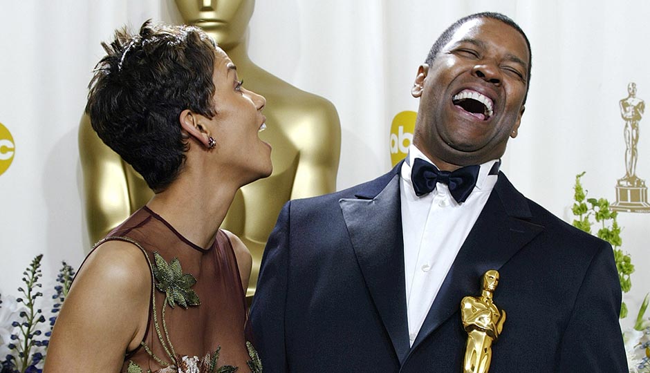 Halle Berry and Denzel Washington with their Oscars in 2002. (Doug Mills/AP)