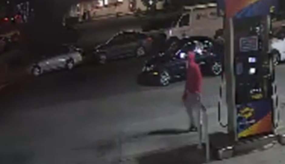The South Philadelphia arson suspect walks through the Sunoco gas station at 18th and Oregon.