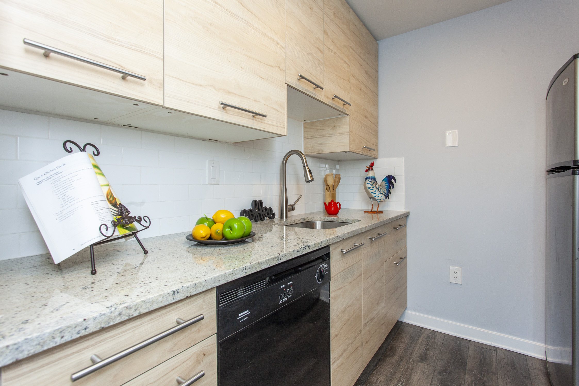 condo for sale old city bridgeview starter kitchen