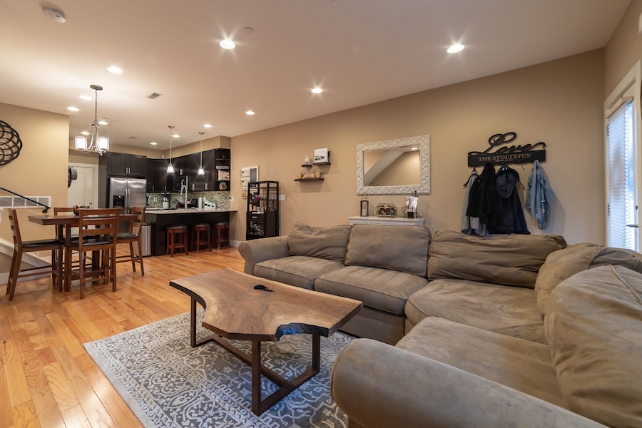 condo for sale fishtown tri-level main floor