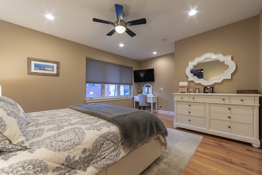 condo for sale fishtown tri-level master bedroom