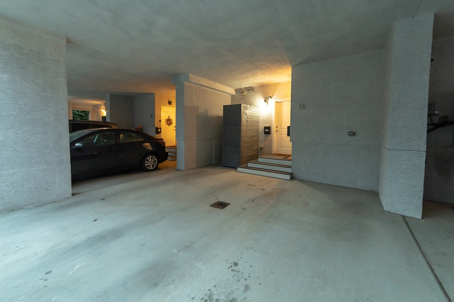 condo for sale fishtown tri-level covered parking