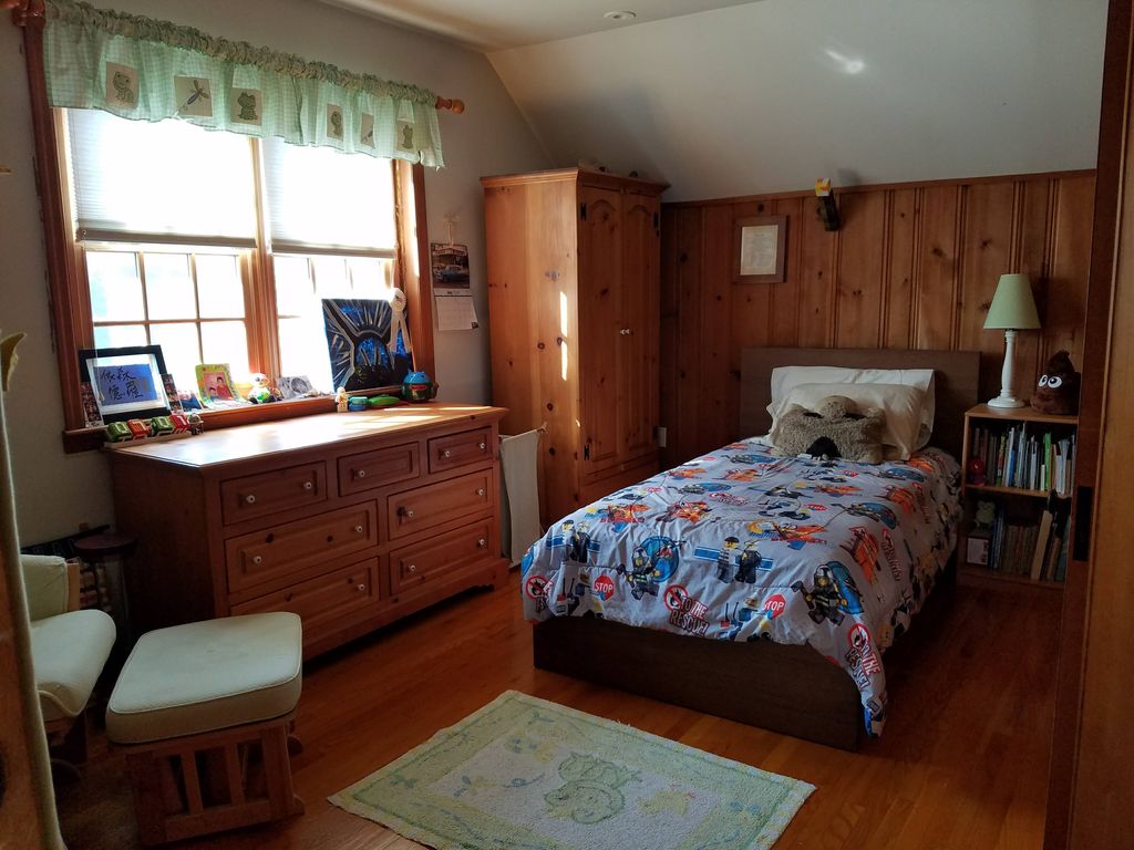 house for sale glenside upgraded cape second-floor bedroom