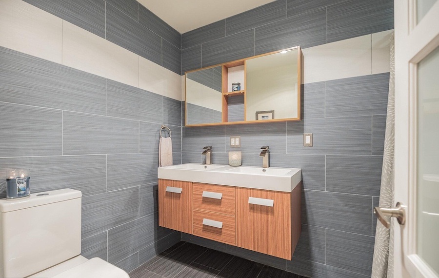 house for sale roxborough modern rowhouse second-floor bathroom