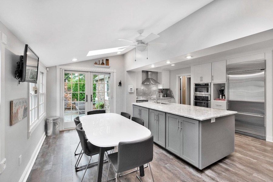 house for sale newtown sprawling cape breakfast room