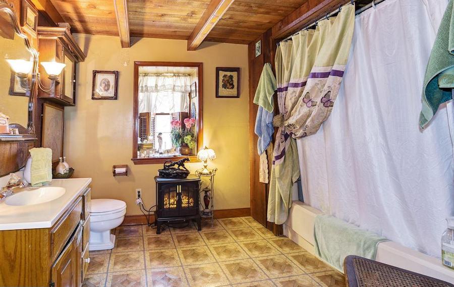 house for sale quakertown raven's nest bathroom