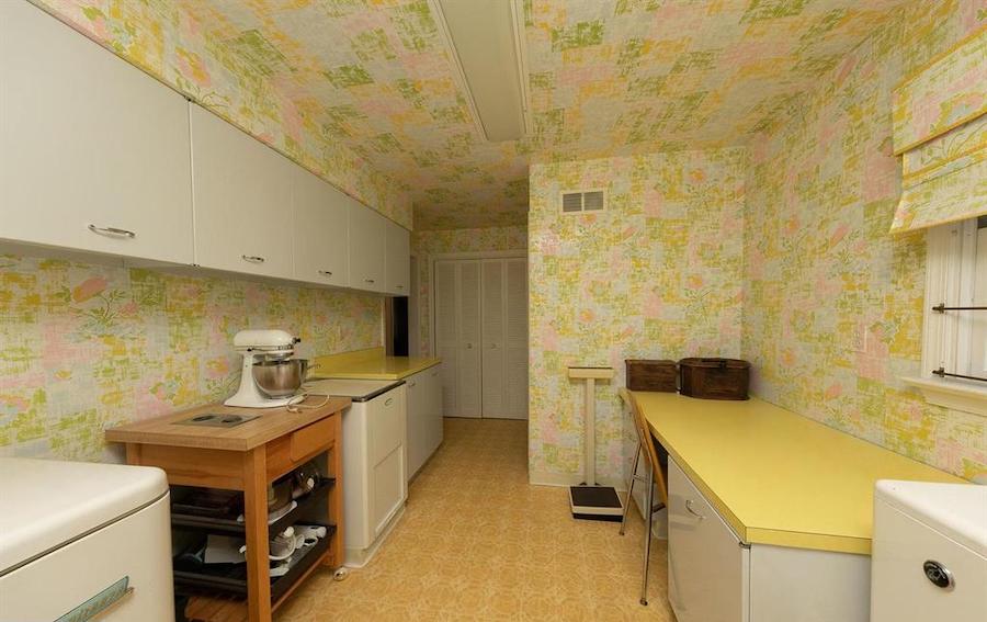 house for sale abington midcentury split-level pantry