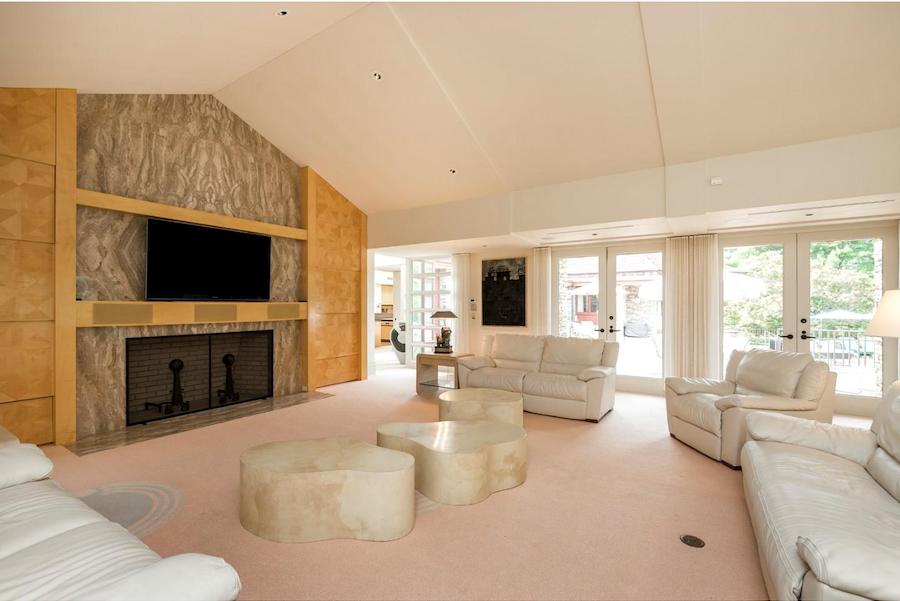 house for sale pottstown prairie style living room