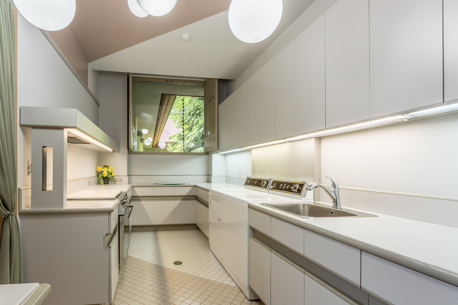 sinking spring hilltop mansion laundry room