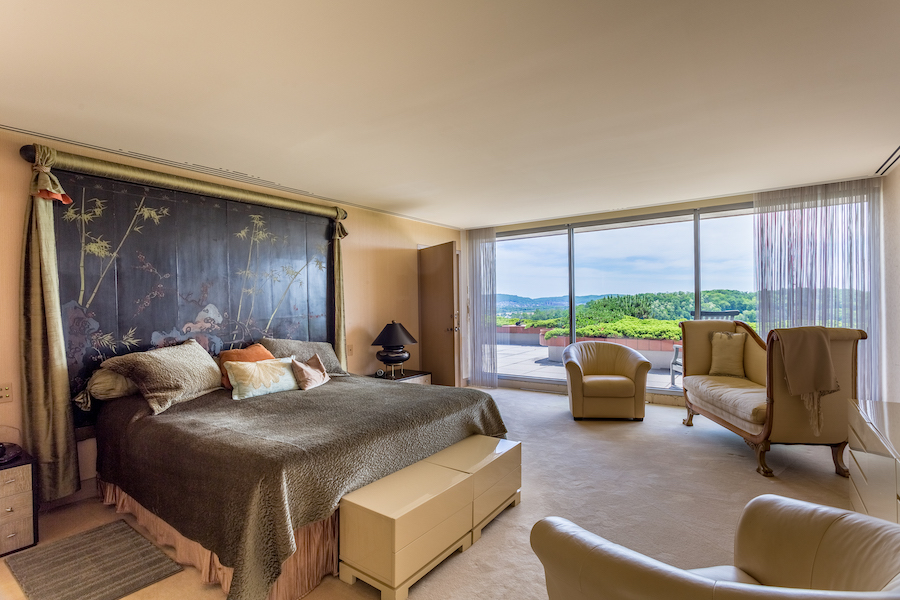 sinking spring hilltop mansion master bedroom