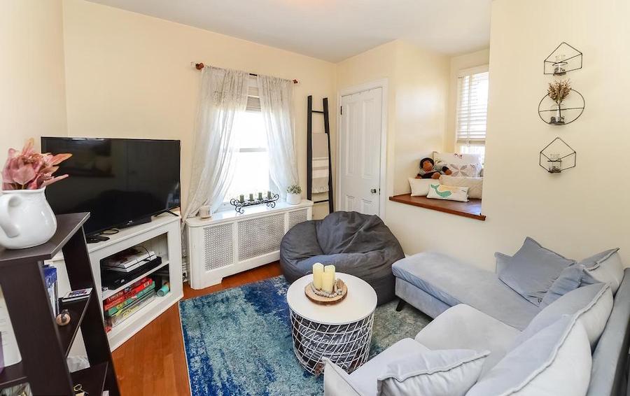accessory unit bedroom/den