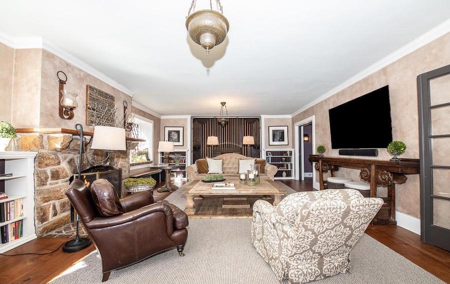 villanova tudor living room